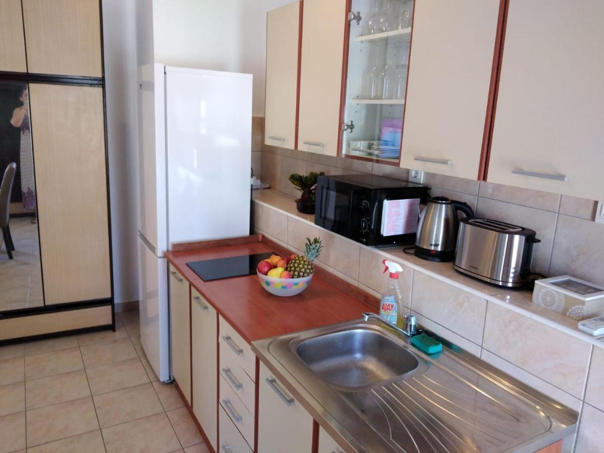 M&K Studio Apartment Tisno Luaran gambar